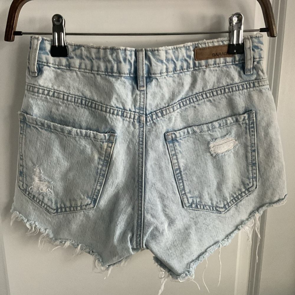 Garage - Light Wash Raw Hem Distressed Denim Shorts - Blue - Junior’s Size 0 - Picture 5 of 11